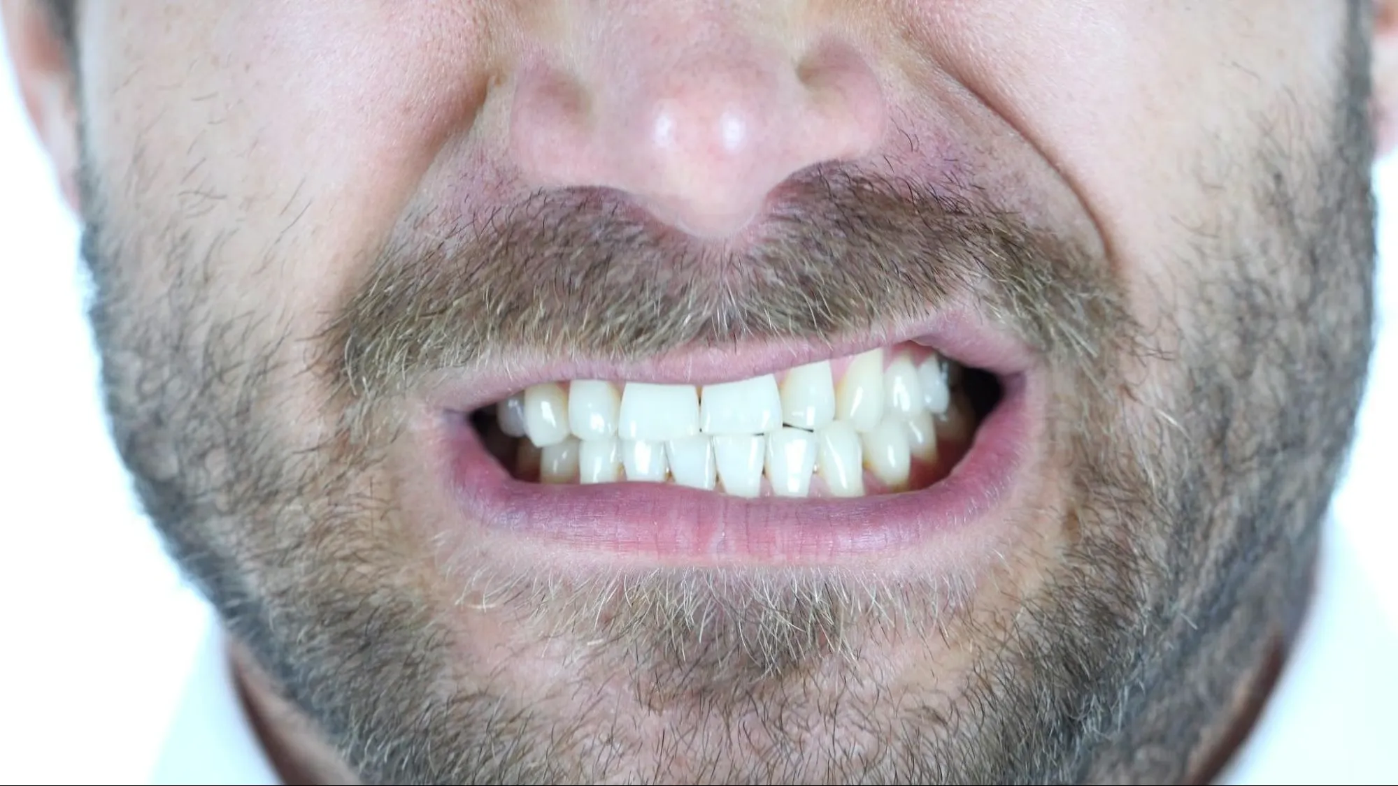 İsü Dent Logo